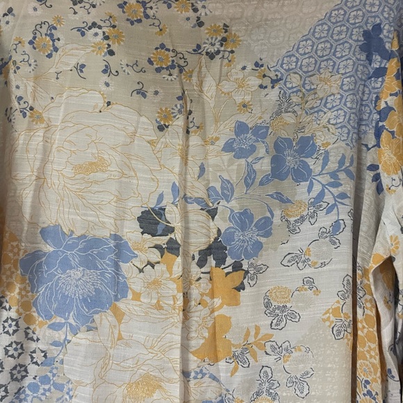 Plus 1x top handkerchief hem top - Picture 11 of 13